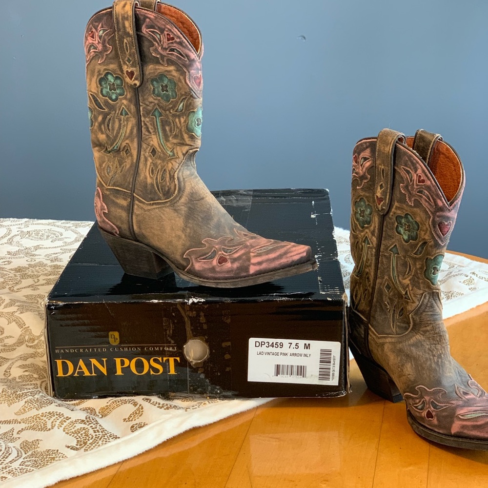 NIB Dan Post Women Vintage Snip Toe Western Boots